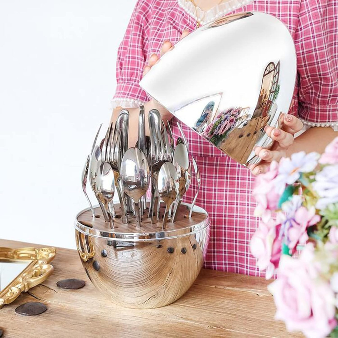 Set jedilnega pribora za jajca