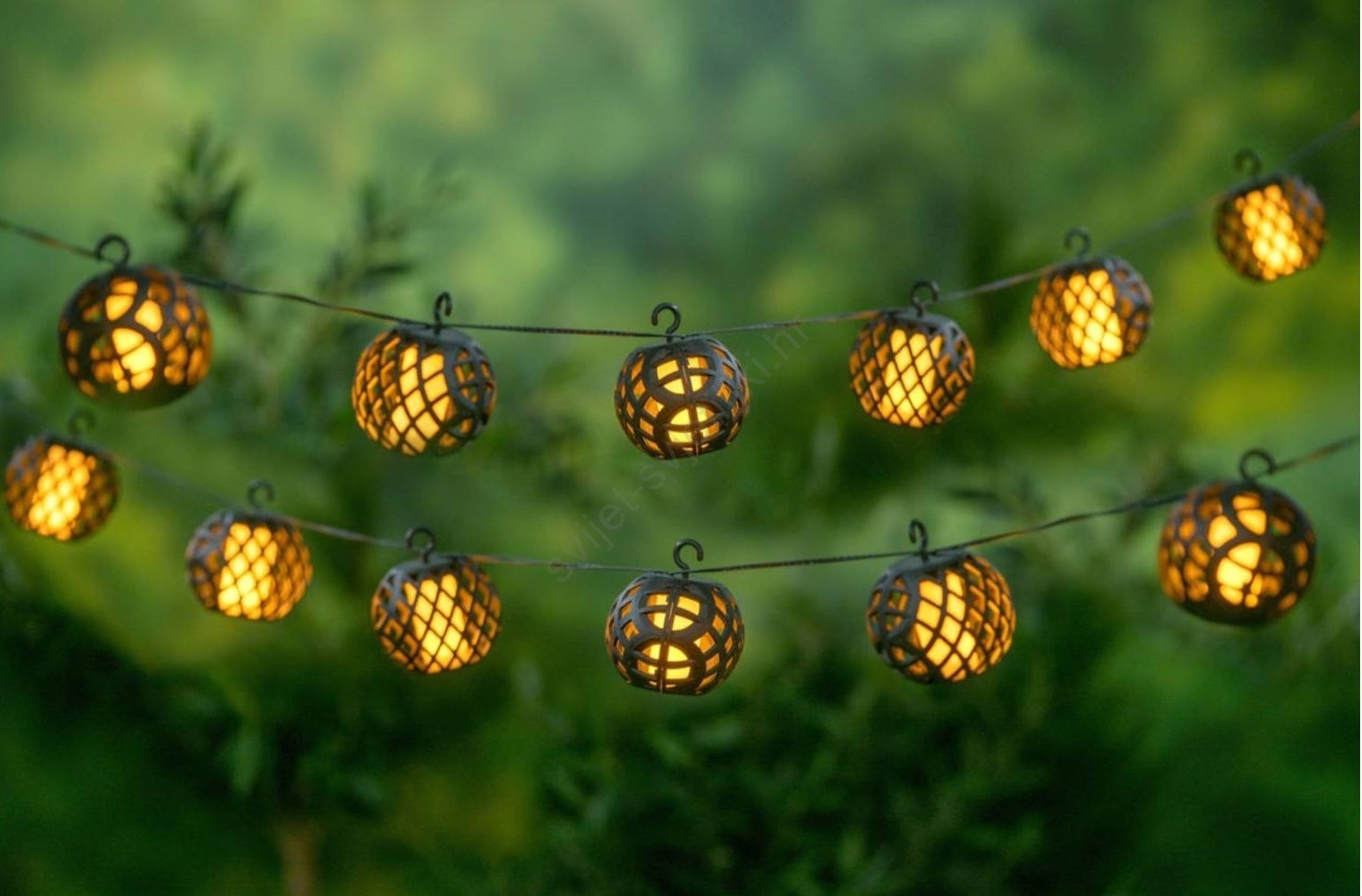 Sončna vrtna girlanda